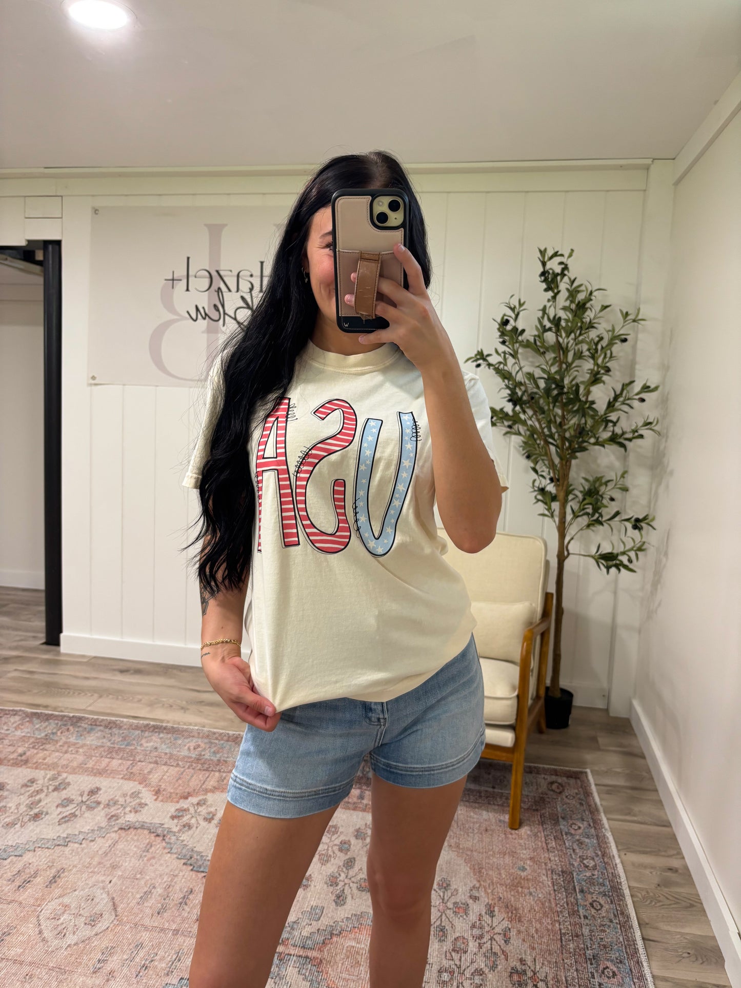 USA Graphic Tee- Cream