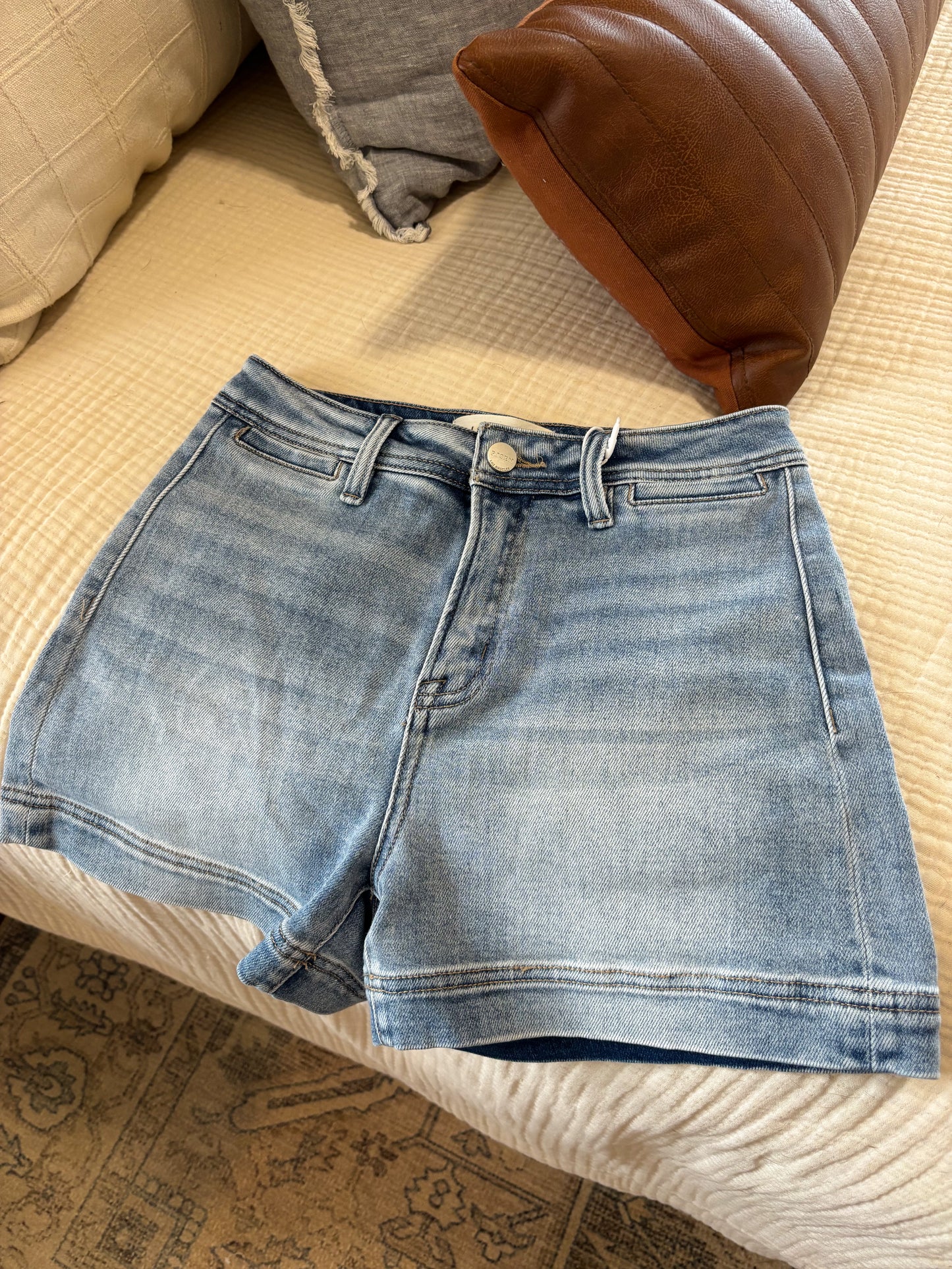 High Rise Pocket Detail Shorts- Light