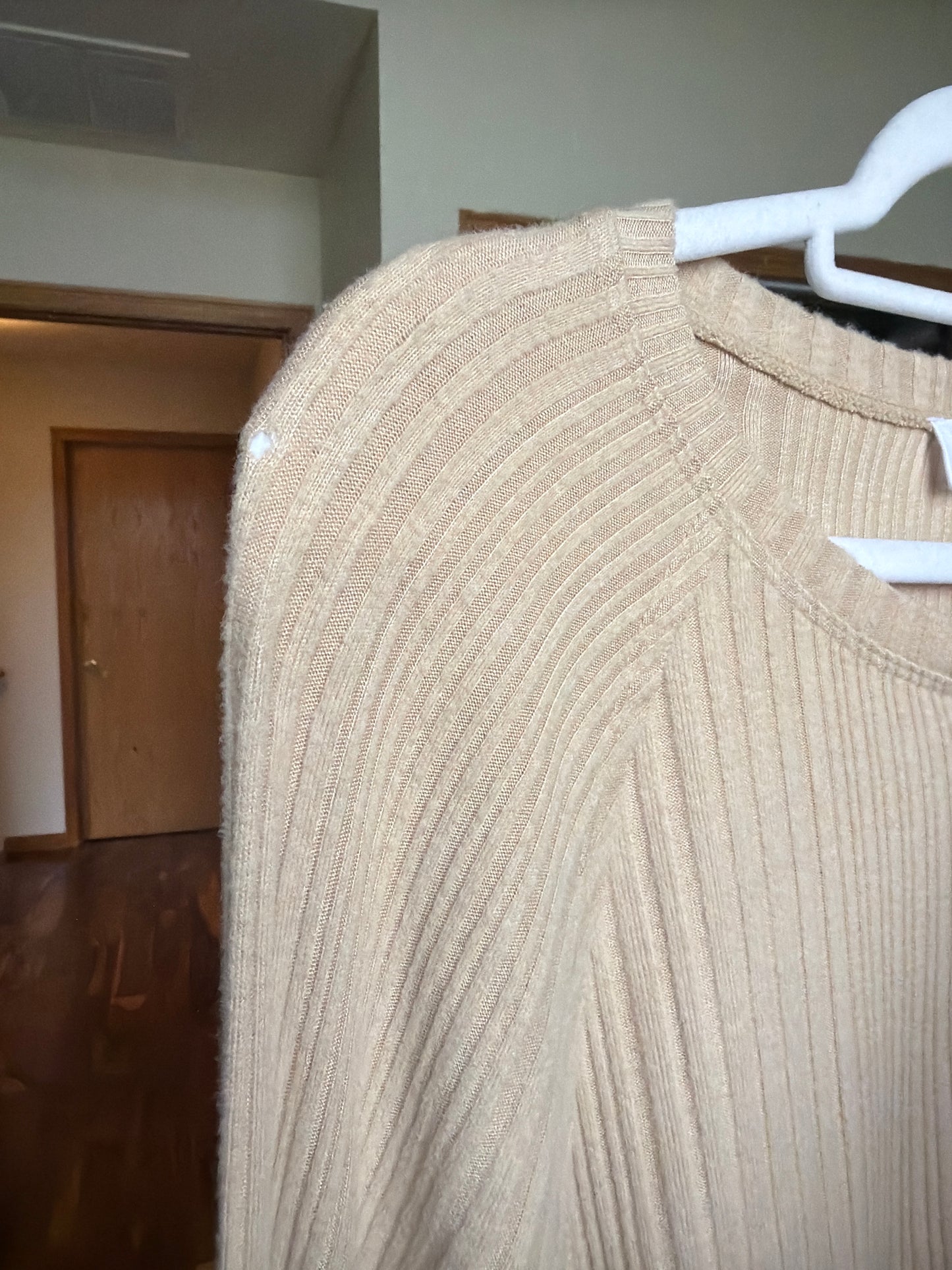 Basic Henley *TINY HOLE*