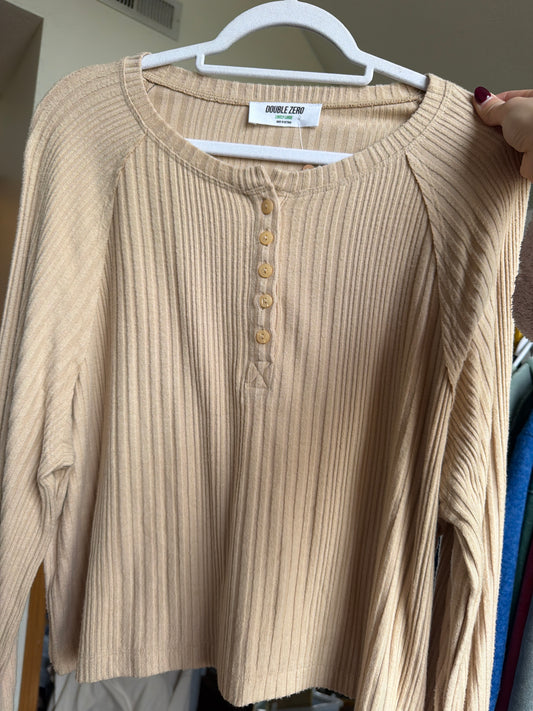 Basic Henley *TINY HOLE*